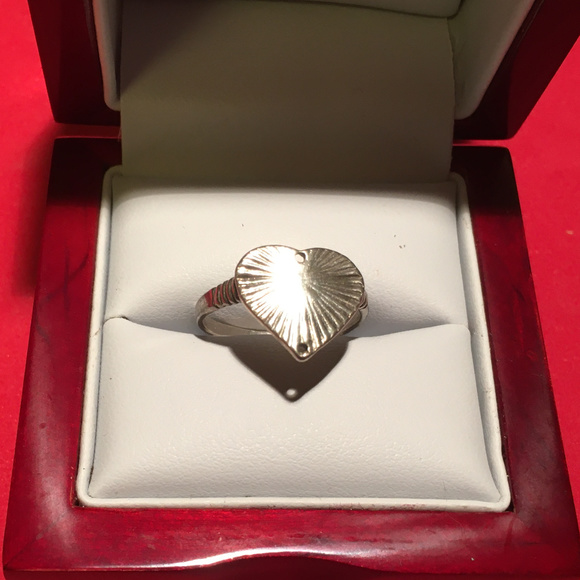 Diamond Cut Sterling Silver Heart ring - Picture 1 of 2